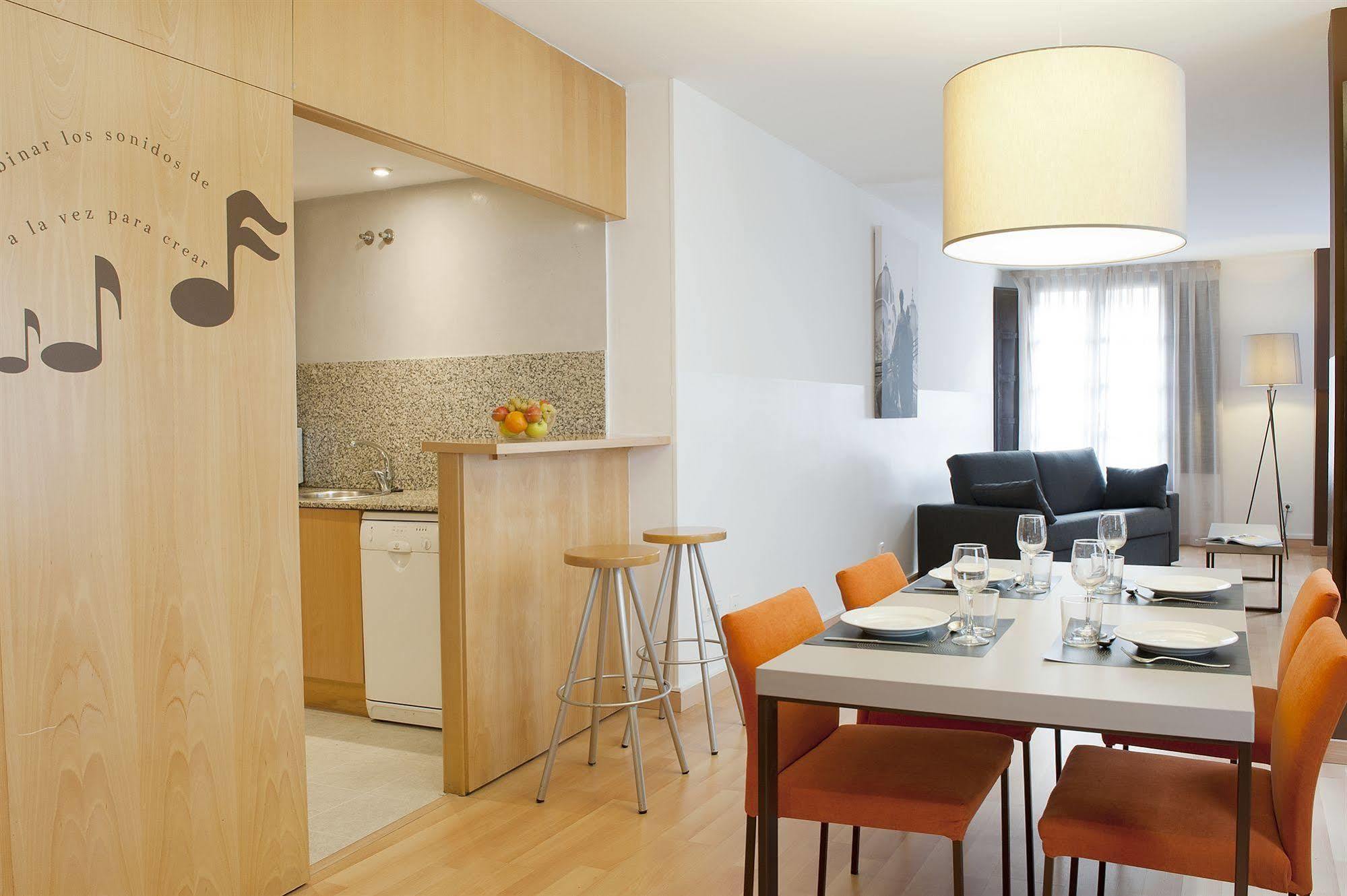 Aspasios Plaza Real Apartments Barselona Dış mekan fotoğraf